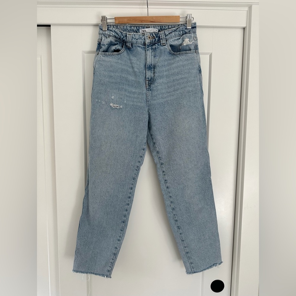 Zara Light Wash Cropped Women's Jeans